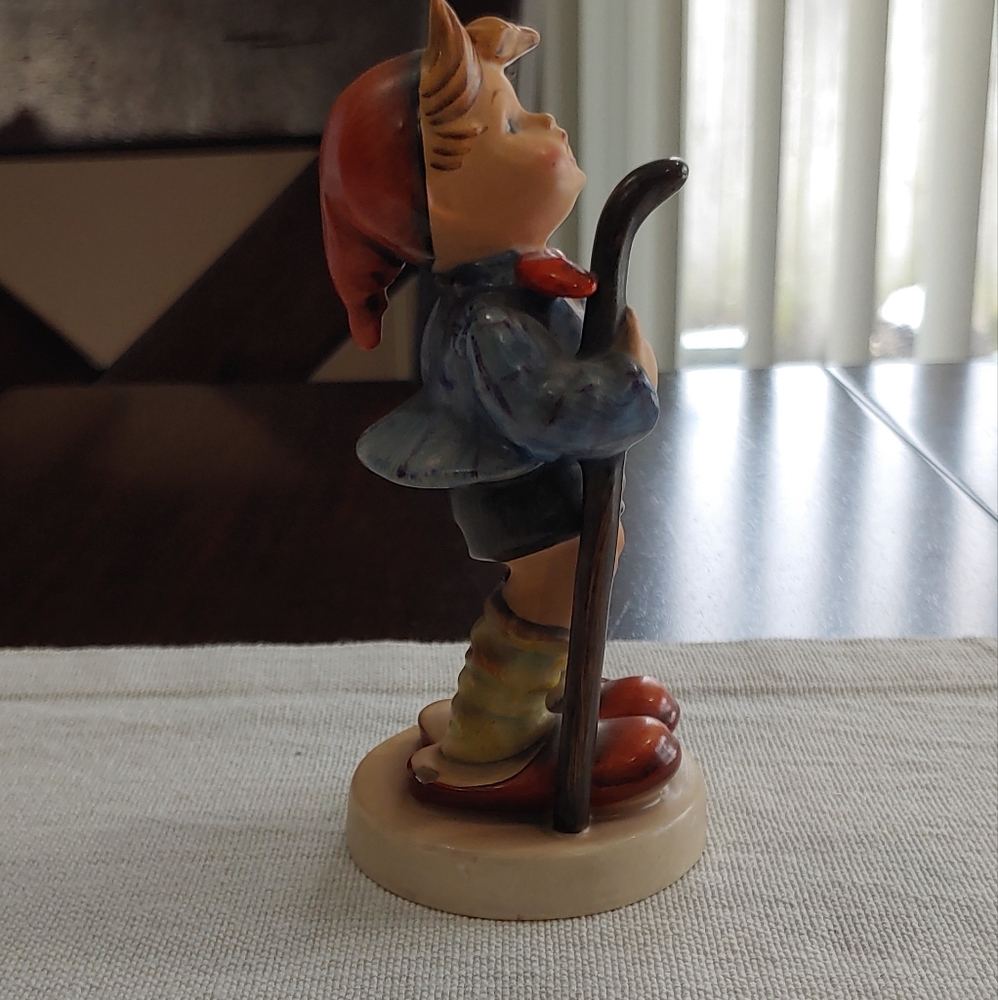 Hummel - Picture 2 of 6